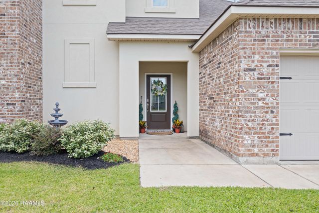 107 Rue Chateau Royal Drive, Youngsville, LA 70592