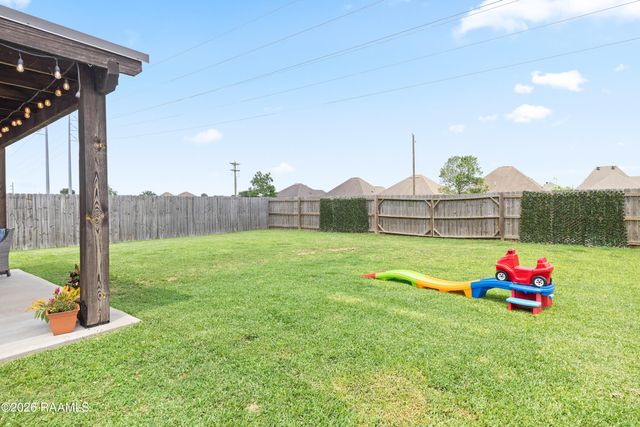 107 Rue Chateau Royal Drive, Youngsville, LA 70592