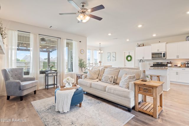 107 Rue Chateau Royal Drive, Youngsville, LA 70592