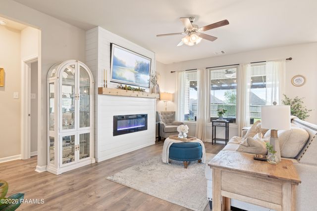 107 Rue Chateau Royal Drive, Youngsville, LA 70592