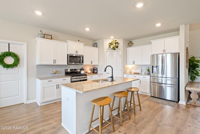 107 Rue Chateau Royal Drive, Youngsville, LA 70592