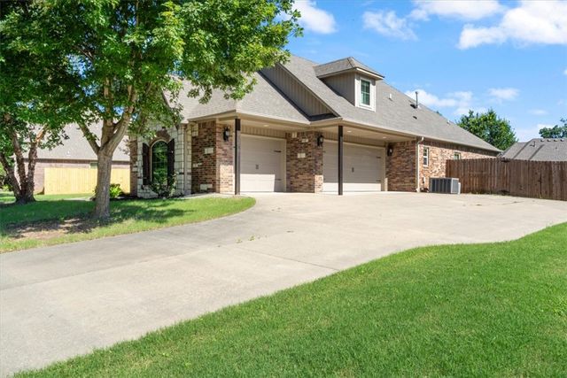 3623 W Bowling Green Place, Fayetteville, AR 72704