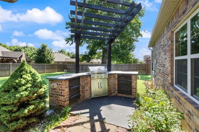 3623 W Bowling Green Place, Fayetteville, AR 72704