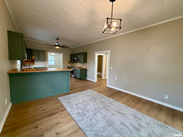 714 W 5TH Street, Johnston City, IL 62951