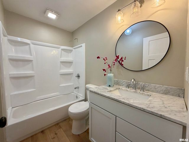 714 W 5TH Street, Johnston City, IL 62951