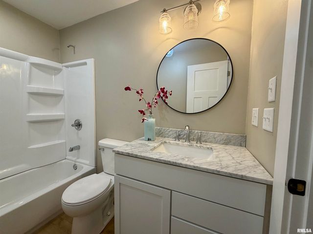714 W 5TH Street, Johnston City, IL 62951