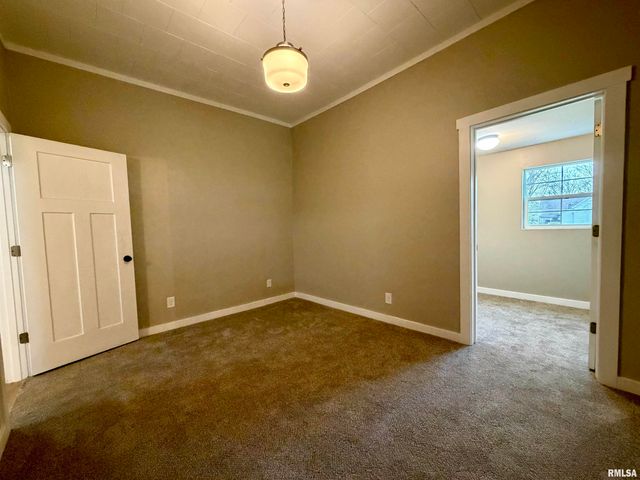 714 W 5TH Street, Johnston City, IL 62951