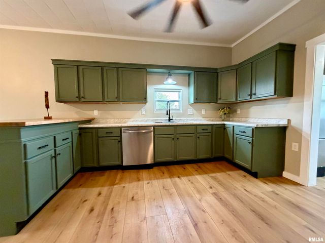 714 W 5TH Street, Johnston City, IL 62951