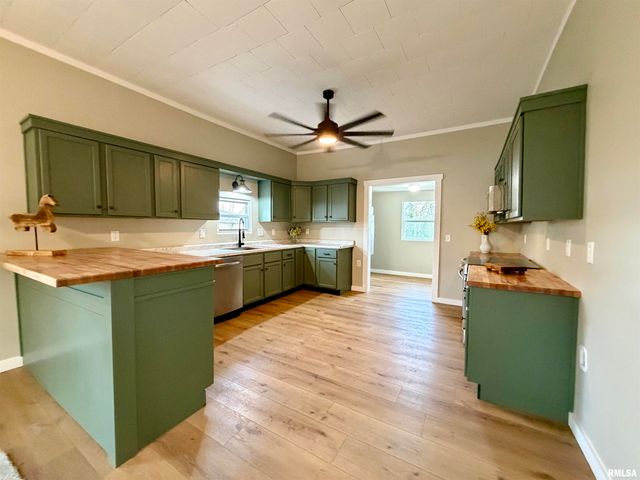 714 W 5TH Street, Johnston City, IL 62951