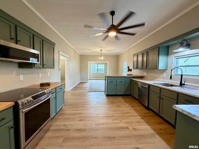 714 W 5TH Street, Johnston City, IL 62951