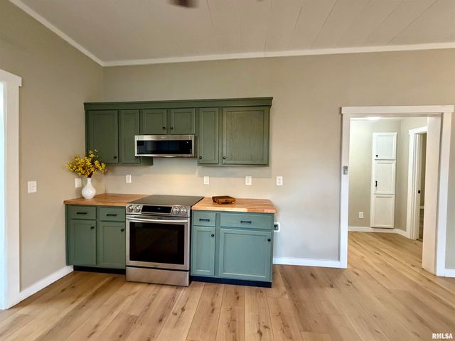 714 W 5TH Street, Johnston City, IL 62951