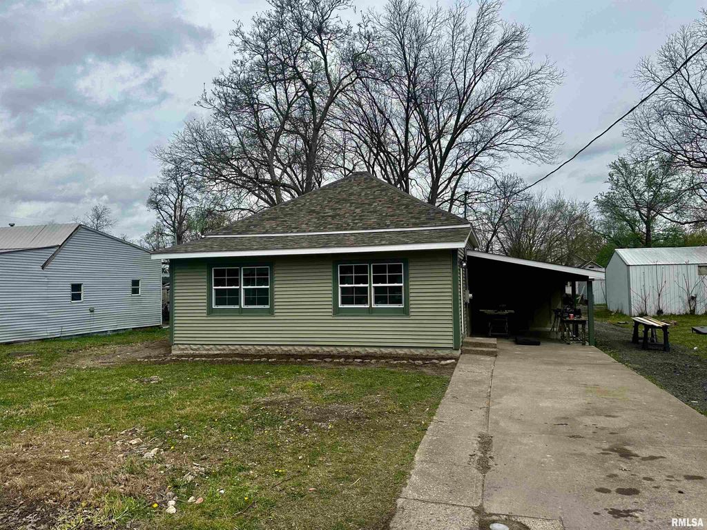 714 W 5TH Street, Johnston City, IL 62951