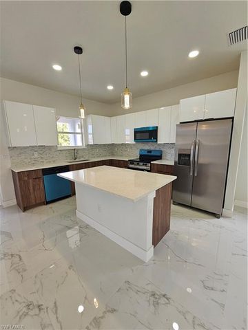 2502 26th ST SW, Lehigh Acres, FL 33976