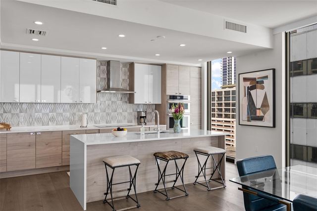 301 1ST. ST. S 1103, St Petersburg, FL 33701