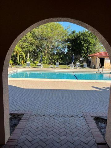 5937 Forest Hill Boulevard 103, West Palm Beach, FL 33415