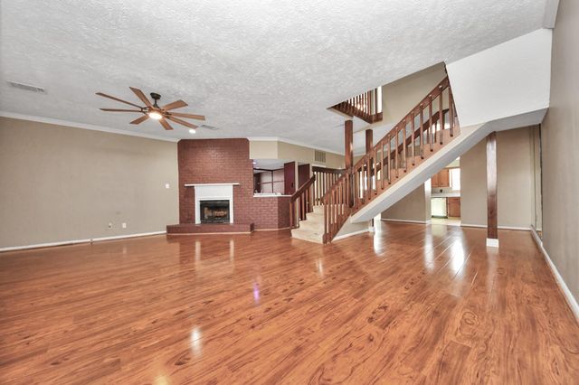 6470 Creekbend Drive, Houston, TX 77096