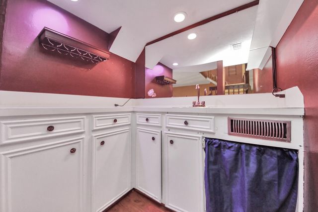 6470 Creekbend Drive, Houston, TX 77096