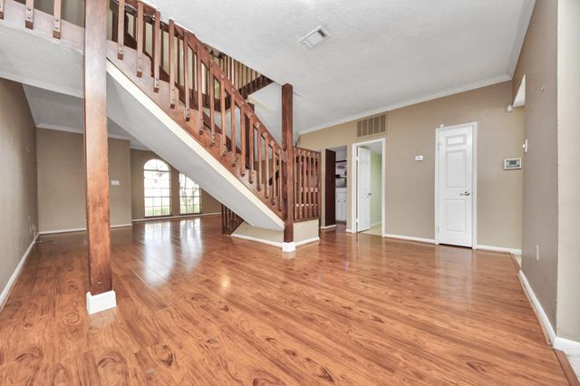 6470 Creekbend Drive, Houston, TX 77096
