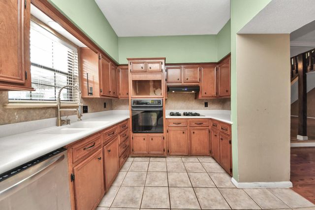 6470 Creekbend Drive, Houston, TX 77096