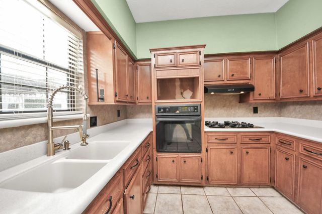 6470 Creekbend Drive, Houston, TX 77096