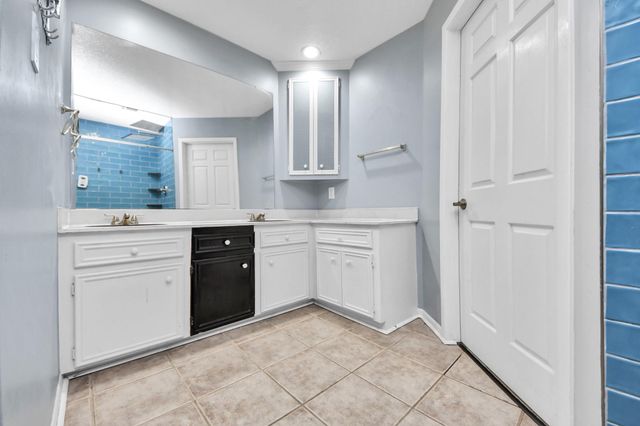 6470 Creekbend Drive, Houston, TX 77096
