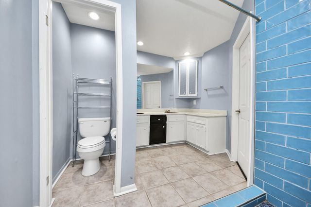 6470 Creekbend Drive, Houston, TX 77096
