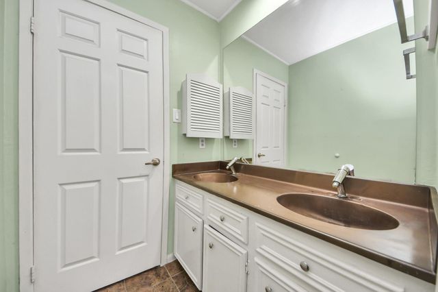 6470 Creekbend Drive, Houston, TX 77096