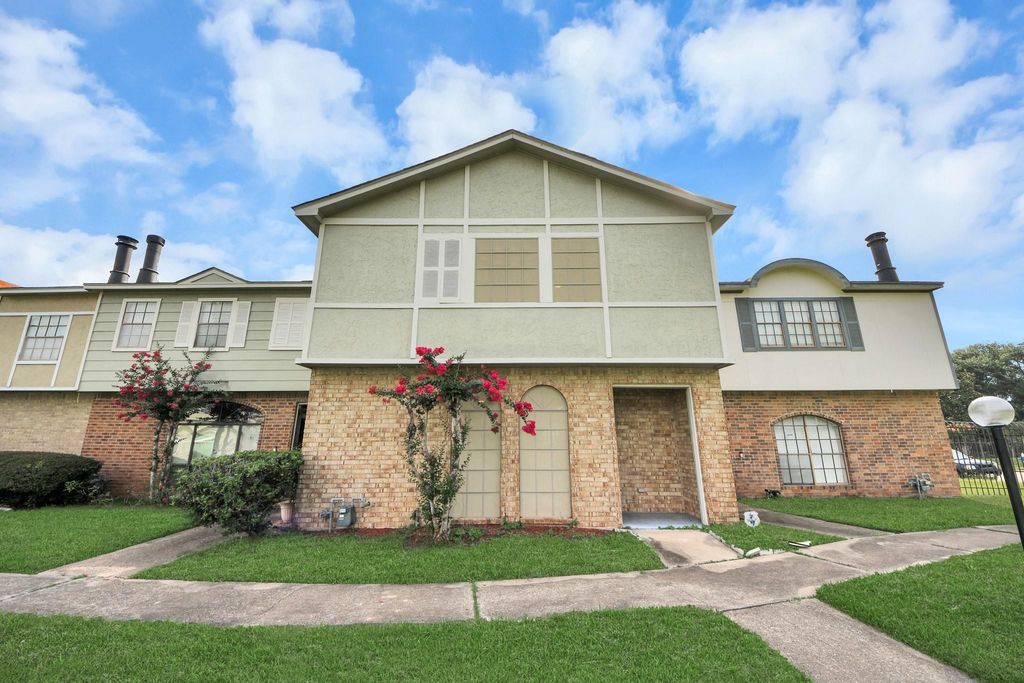 6470 Creekbend Drive, Houston, TX 77096