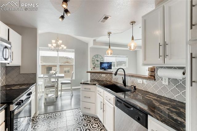 605 Cougar Bluff Point 202, Colorado Springs, CO 80906