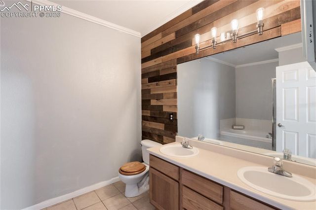 605 Cougar Bluff Point 202, Colorado Springs, CO 80906