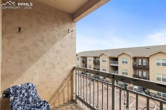 605 Cougar Bluff Point 202, Colorado Springs, CO 80906