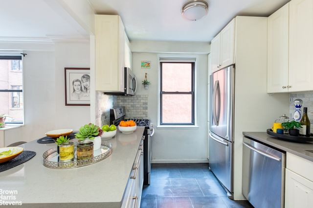 330 3rd Ave Apt 4B, New York City, NY 10010