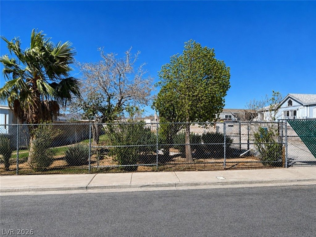 Image 2 of property listing at 6196 Castlemont Avenue, Las Vegas, NV 89156