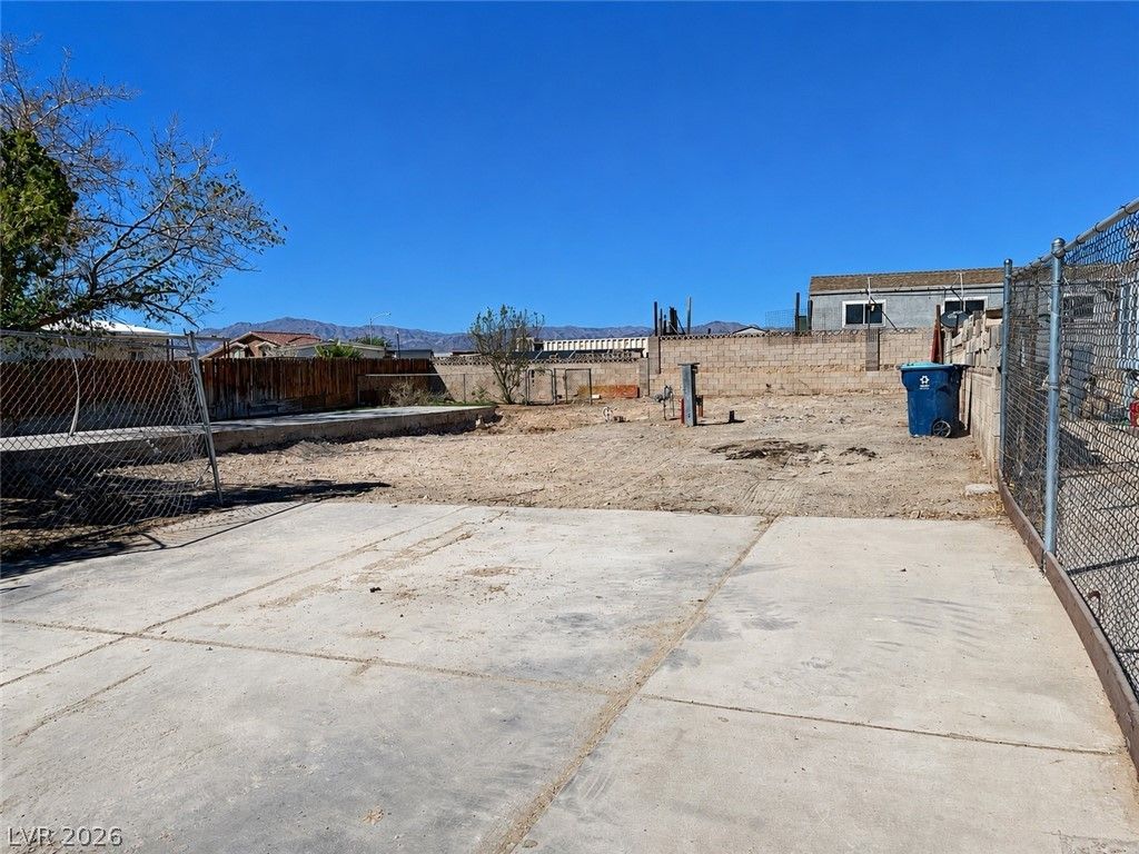Image 3 of property listing at 6196 Castlemont Avenue, Las Vegas, NV 89156