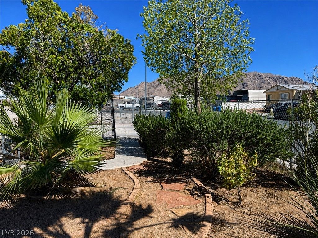 Image 5 of property listing at 6196 Castlemont Avenue, Las Vegas, NV 89156