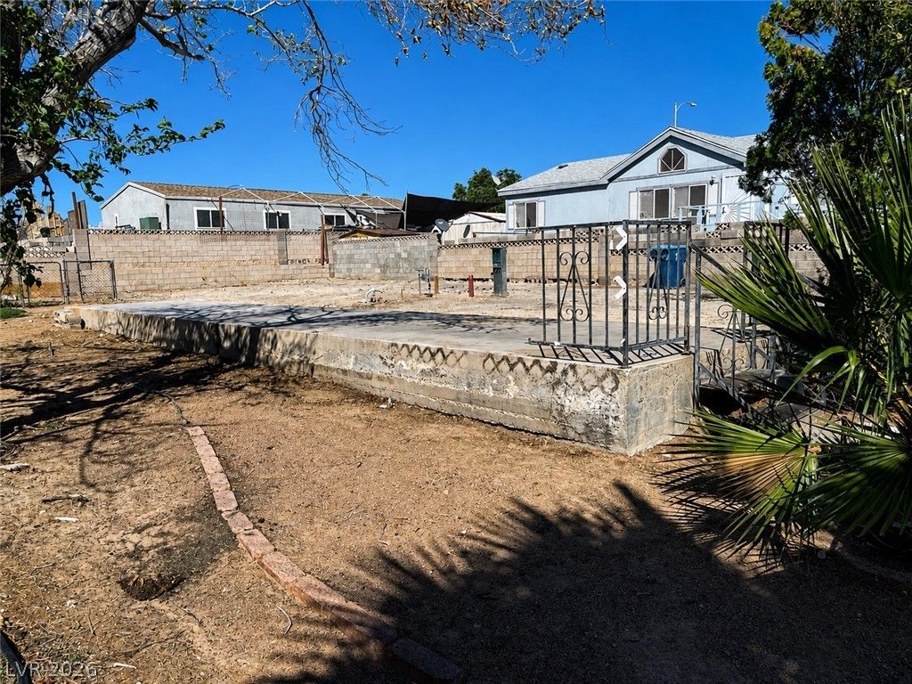 Image 7 of property listing at 6196 Castlemont Avenue, Las Vegas, NV 89156