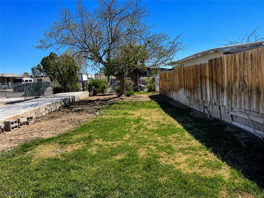 Image 8 of property listing at 6196 Castlemont Avenue, Las Vegas, NV 89156