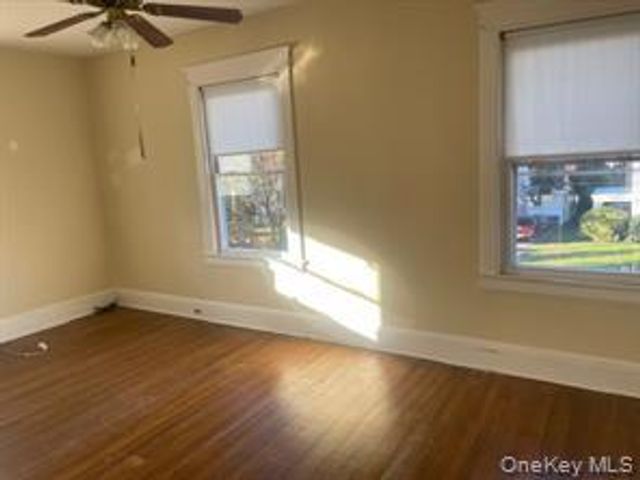 33 Landing Rd, Glen Cove, NY 11542