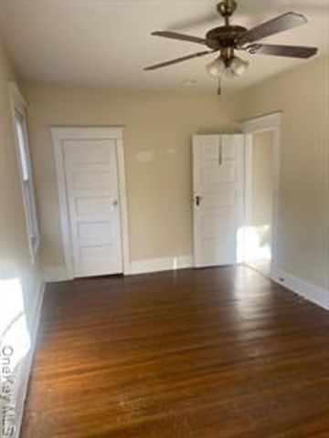 33 Landing Rd, Glen Cove, NY 11542