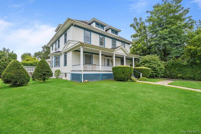33 Landing Rd, Glen Cove, NY 11542