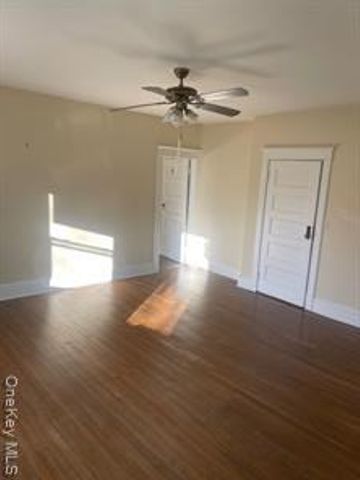 33 Landing Rd, Glen Cove, NY 11542