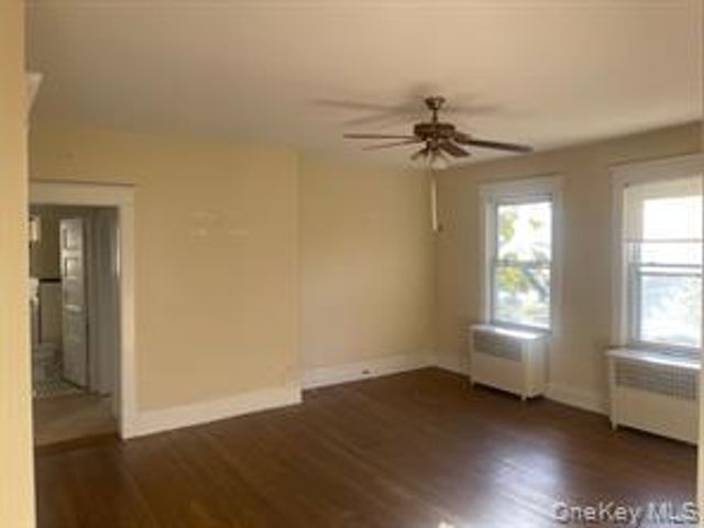 33 Landing Rd, Glen Cove, NY 11542