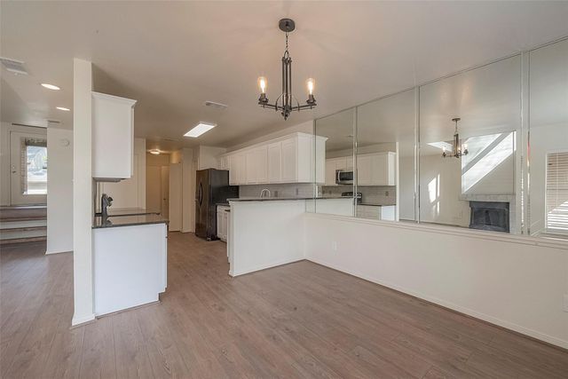 13 Lakeridge Drive, The Woodlands, TX 77381