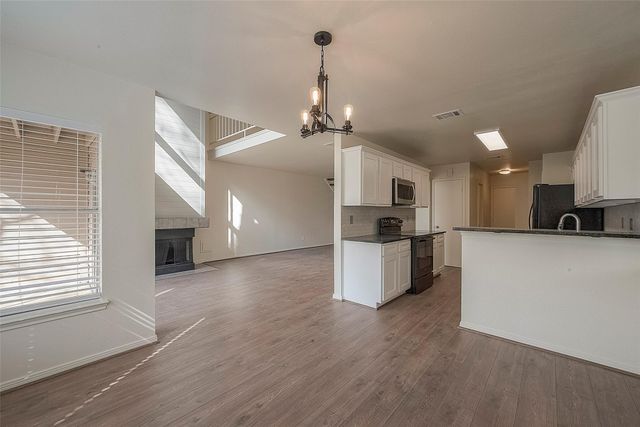 13 Lakeridge Drive, The Woodlands, TX 77381