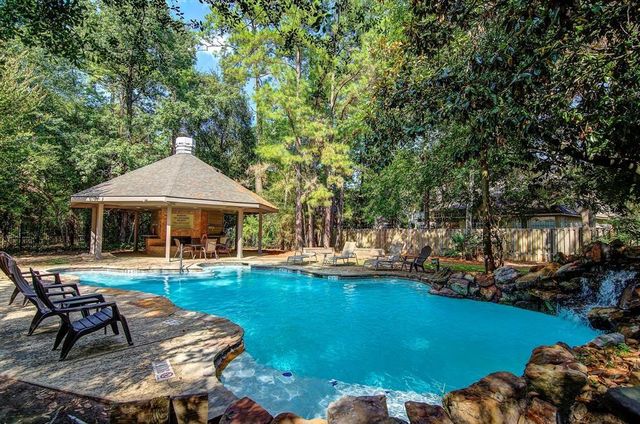 13 Lakeridge Drive, The Woodlands, TX 77381