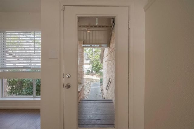 13 Lakeridge Drive, The Woodlands, TX 77381