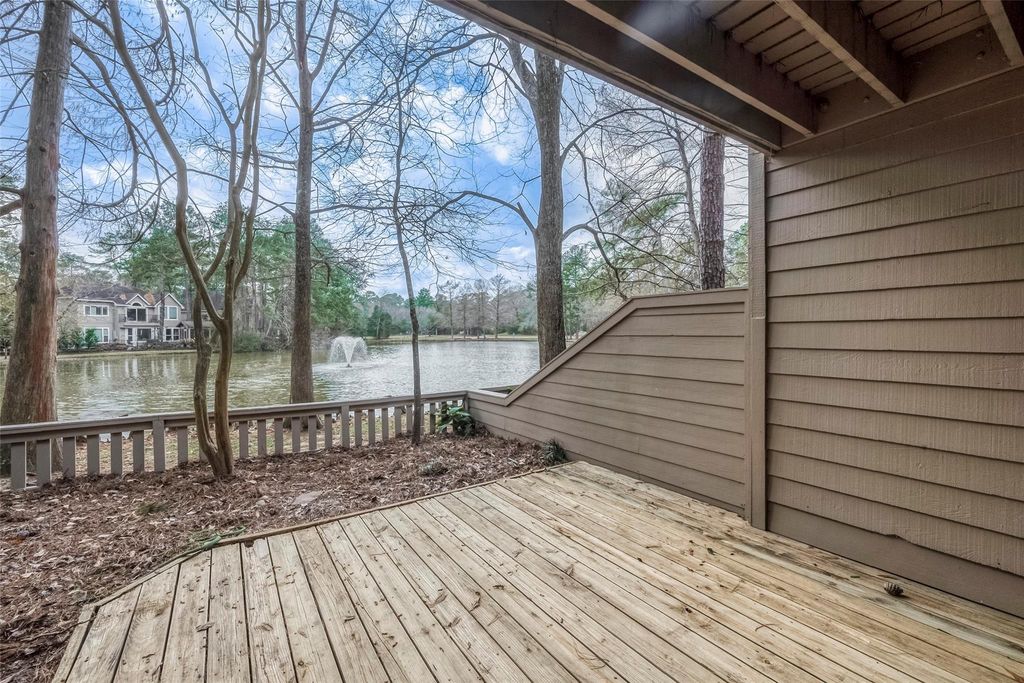 13 Lakeridge Drive, The Woodlands, TX 77381