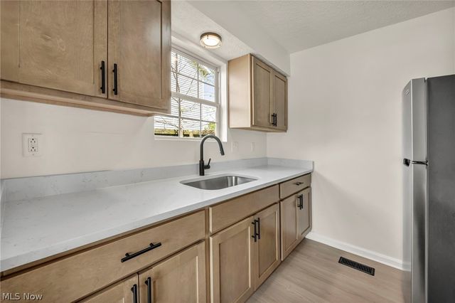 71 Chestnut Street, Elyria, OH 44035