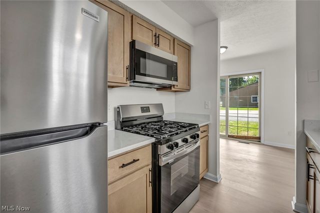 71 Chestnut Street, Elyria, OH 44035