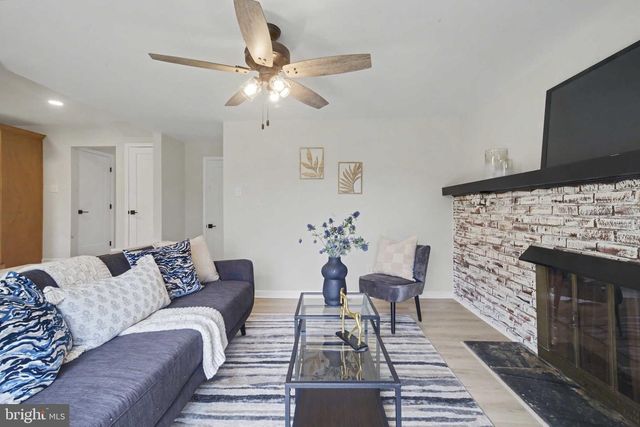 327 BUCKNELL AVE, Blackwood, NJ 08012